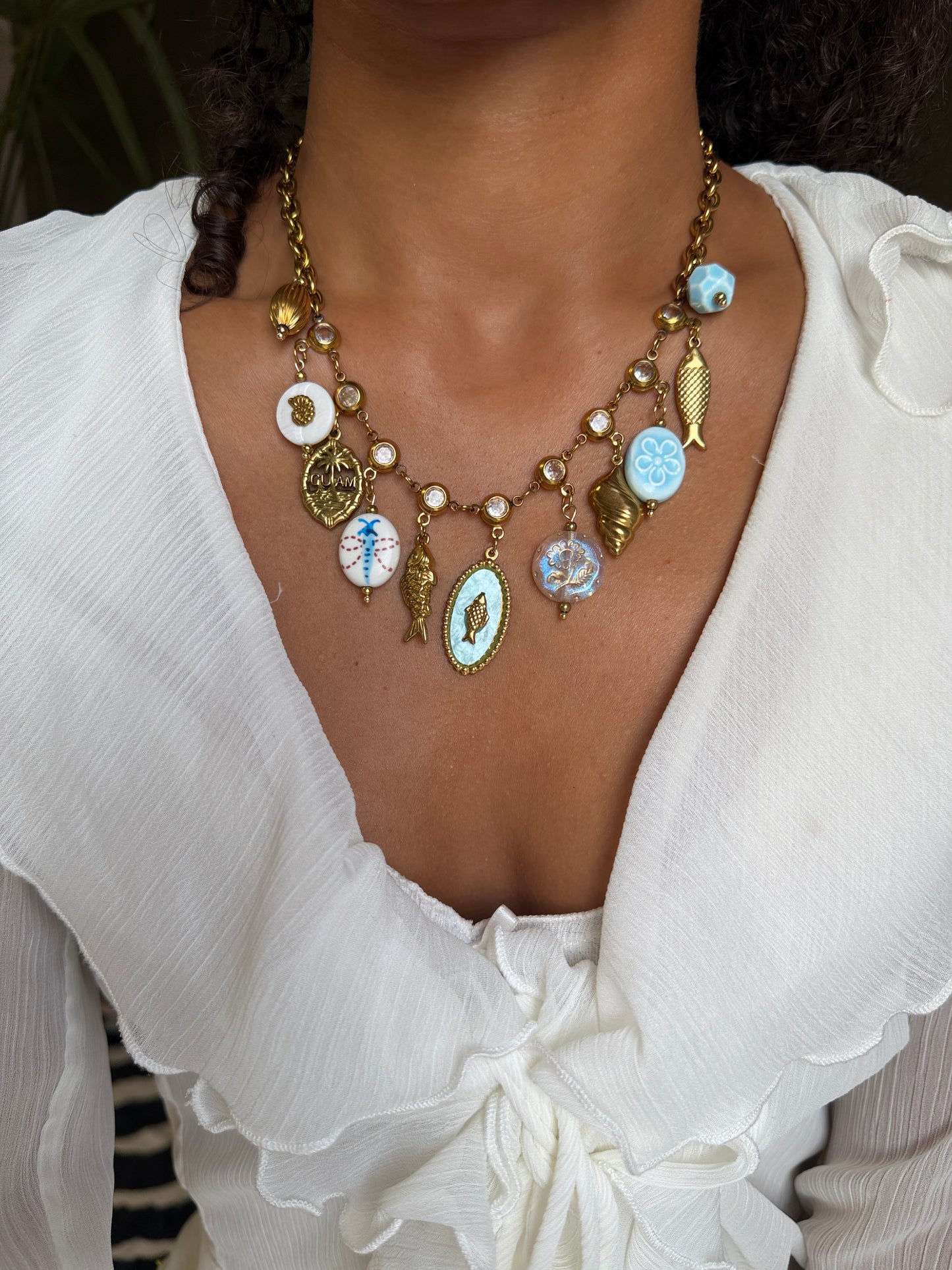 Collier Blue